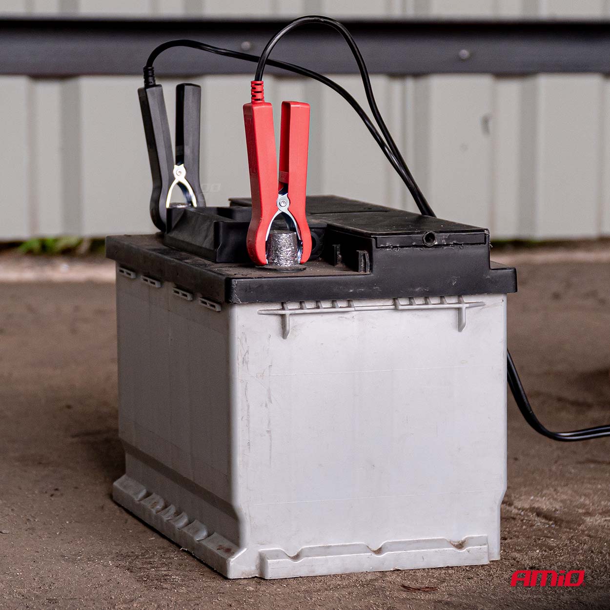 Batterilader med automatisk opladningsafslutning