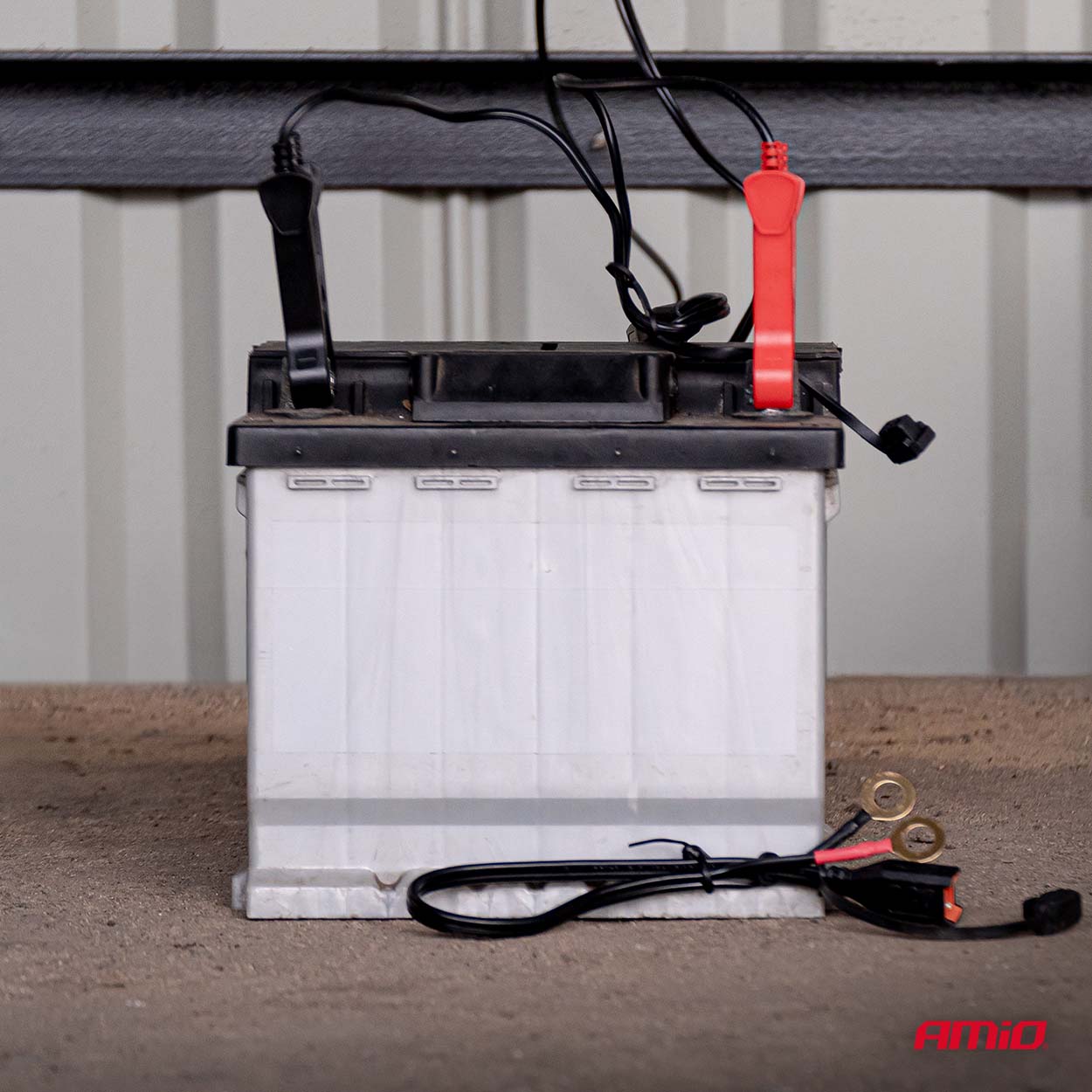 Batterioplader med automatisk ladeafslutning