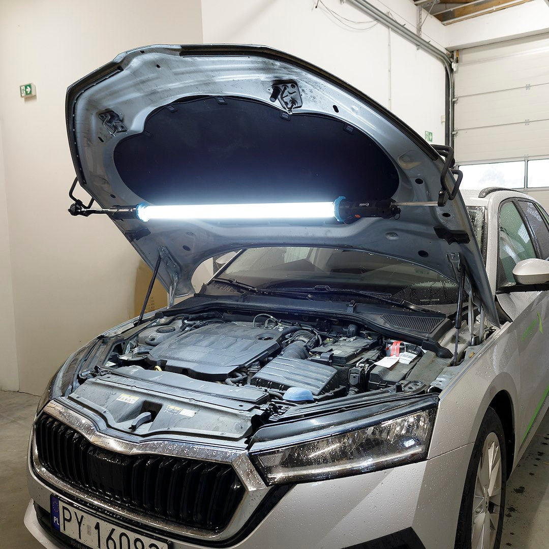 LED motorhjelmslampe til vedligeholdelse og diagnose