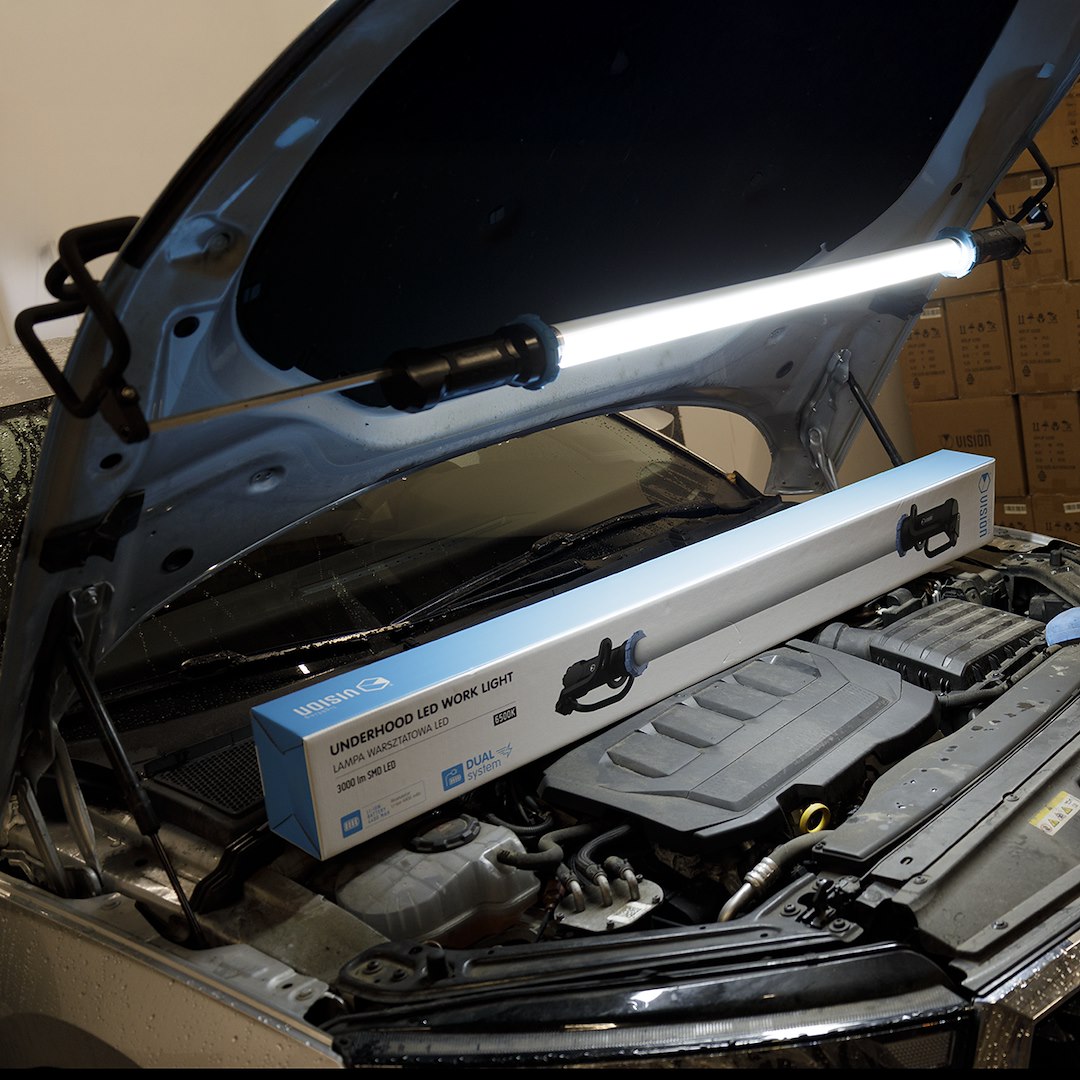 Motorhjelms arbejdslampe med 5 meter ladekabel
