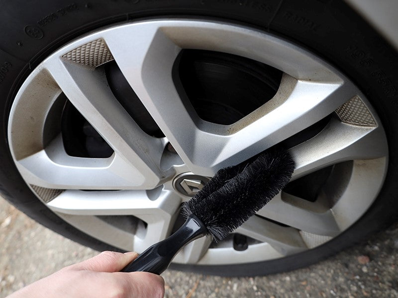 Detailing-redskaber fra CARMOTION samlet i sæt