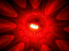 Advarselslampe med 12 LED advarselslys og 3 LED lommelygte